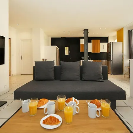 Familial Proche Des Commerces - 8p * Paris